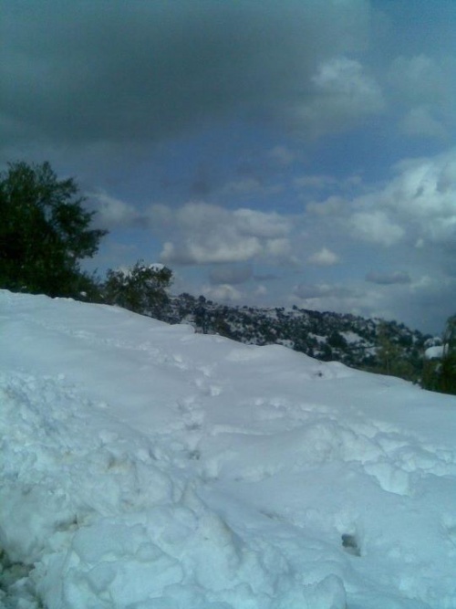 - صور لمنطقة الجمعة بني حبيبي وهي تكتسي بثلوج 2012 Mod_article38614645_4f319f81625af