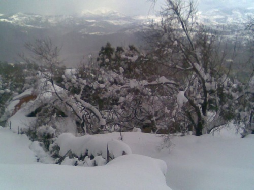 - صور لمنطقة الجمعة بني حبيبي وهي تكتسي بثلوج 2012 Mod_article38614645_4f31a052dfaf6